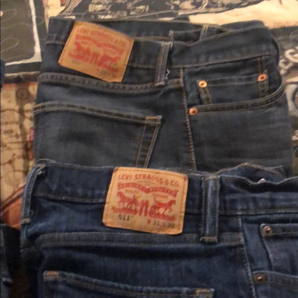 2 pairs of Levi jeans